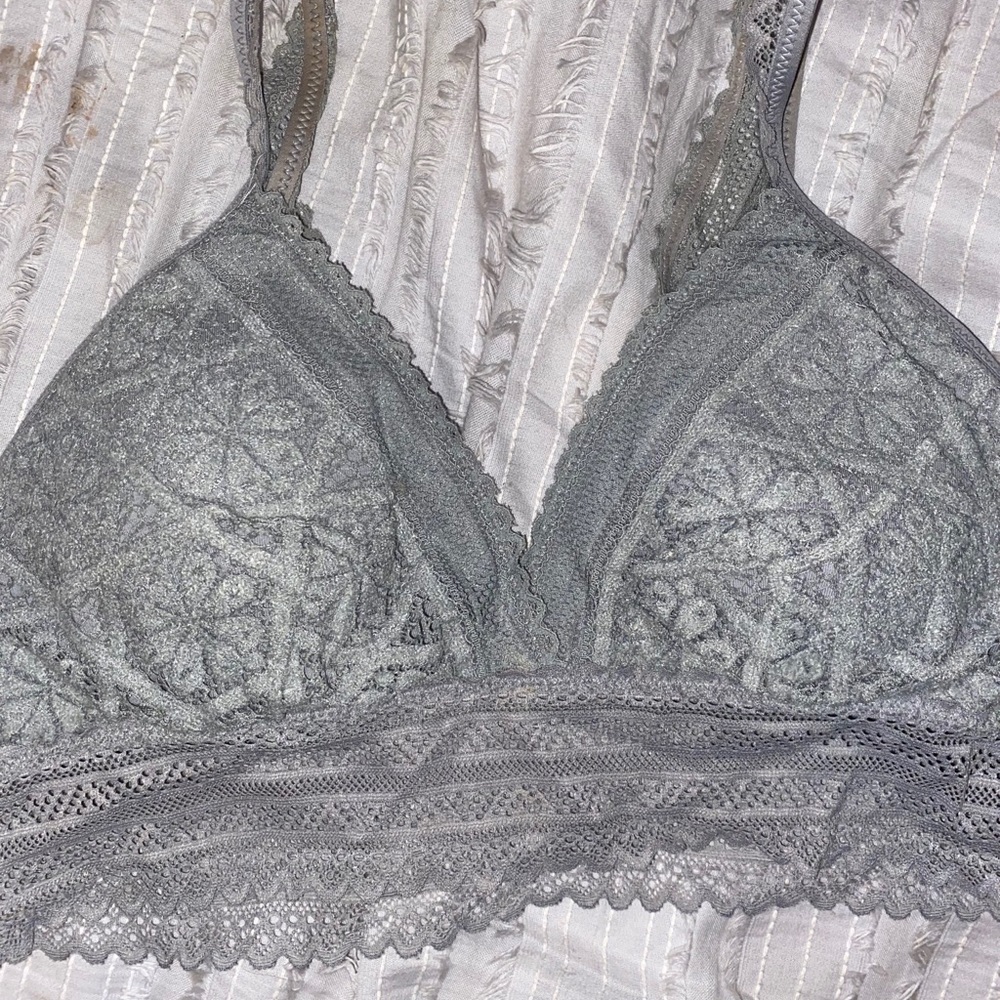 Bralette lace with cups included